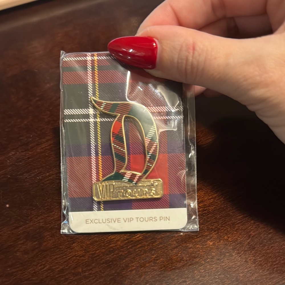 Disney VIP Tours Pin
